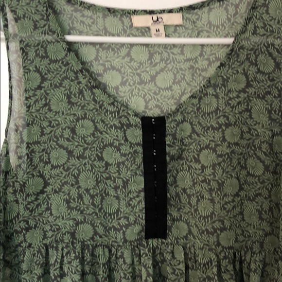 Green and grey sleeveless YA top. - Picture 2 of 6